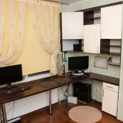 Кутовий Комп'ютерний стіл.